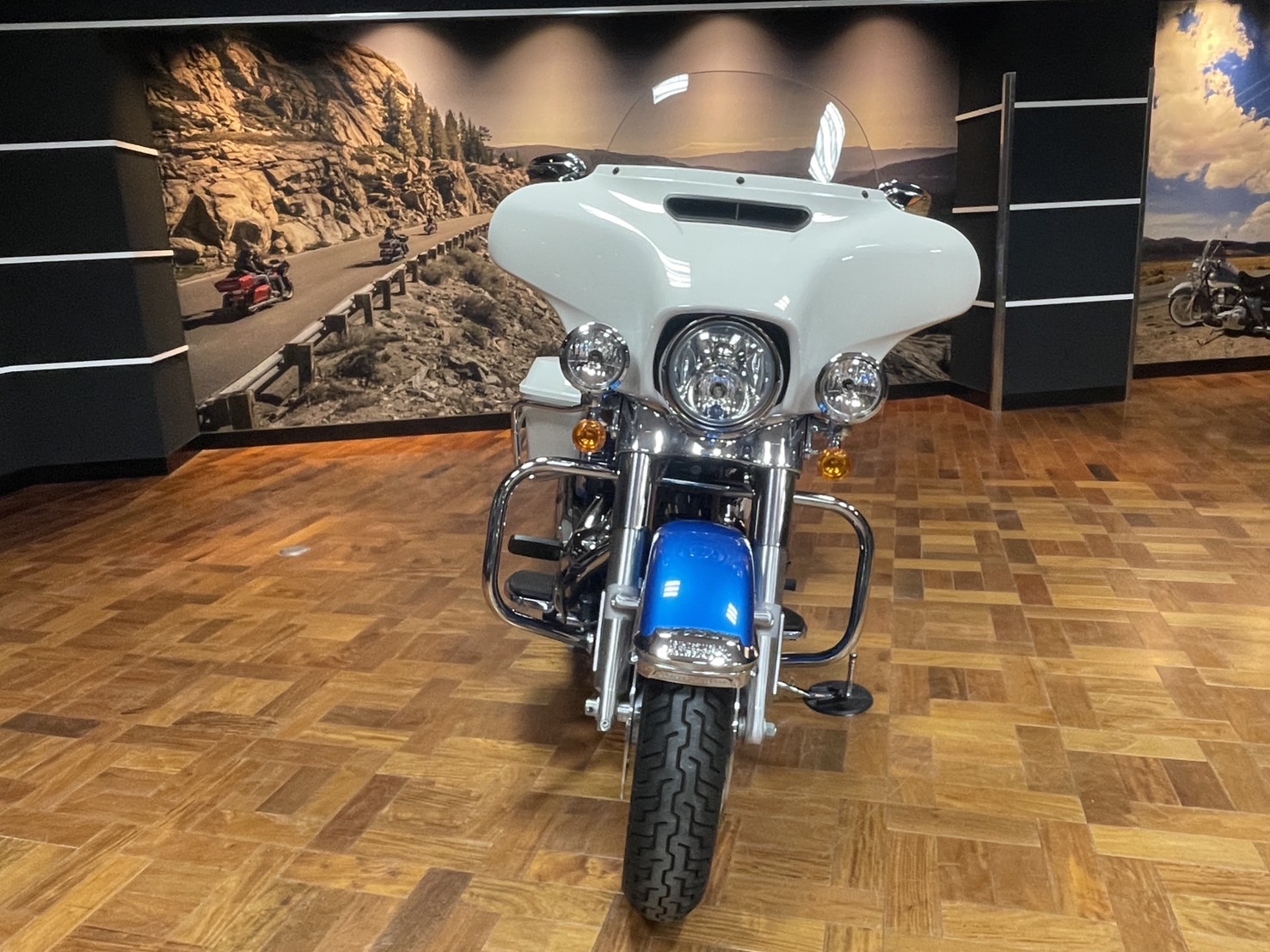 ハーレーダビッドソン エレクトラグライド 木製彫刻 プレミアム復刻シリーズからエレクトラグライド ハイウェイ